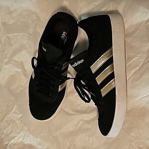 Adidas VI 2 Court Shoes Black and Silver Stripes Women's Size 8 Rare
